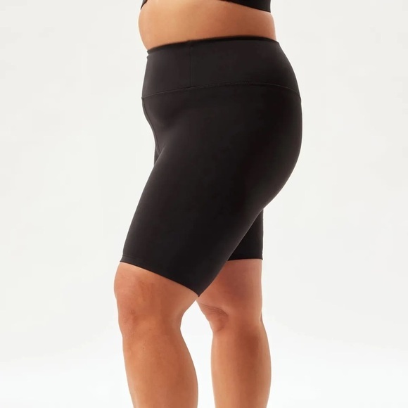 Girlfriend collective Black FLOAT Ultralight Bike Short small - Picture 3 of 4